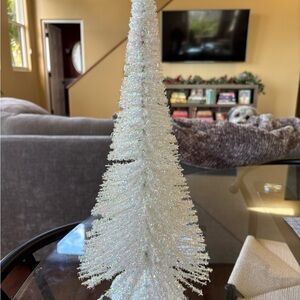 Elegant White Holiday Tree Decoration